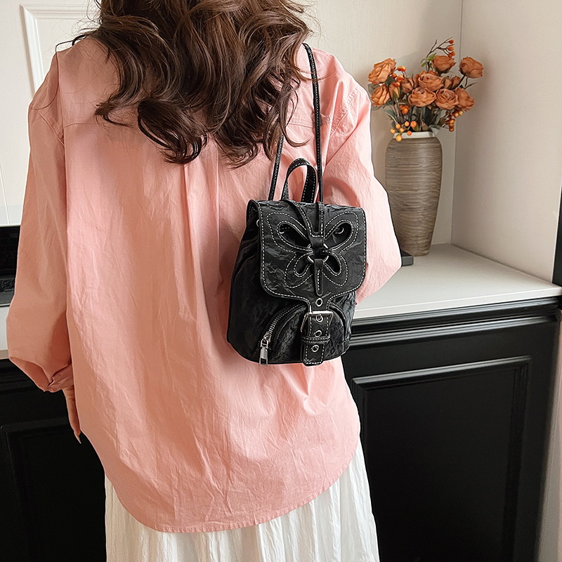 Women's Medium Pu Leather Solid Color Classic Style Sewing Thread Square Zipper Fashion Backpack display picture 16