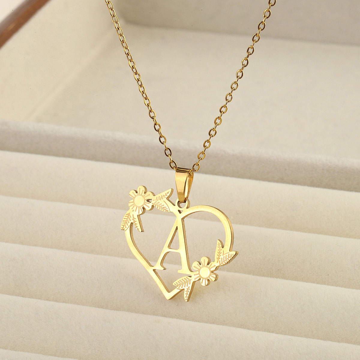 201 Stainless Steel 18K Gold Plated Simple Style Classic Style Plating Letter Heart Shape Pendant Necklace display picture 1