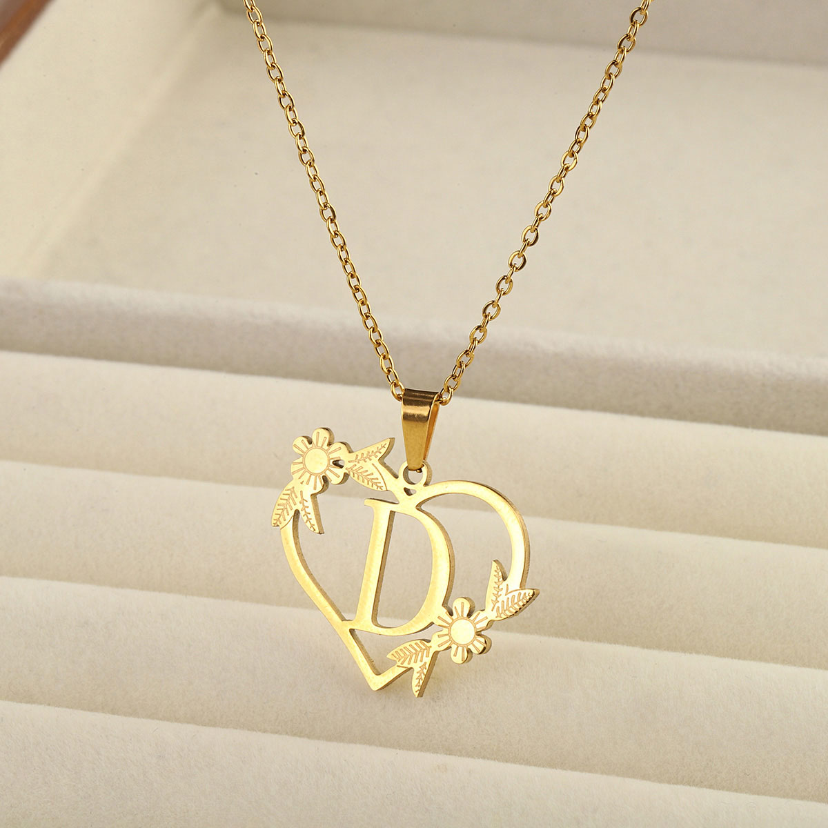 201 Stainless Steel 18K Gold Plated Simple Style Classic Style Plating Letter Heart Shape Pendant Necklace display picture 3