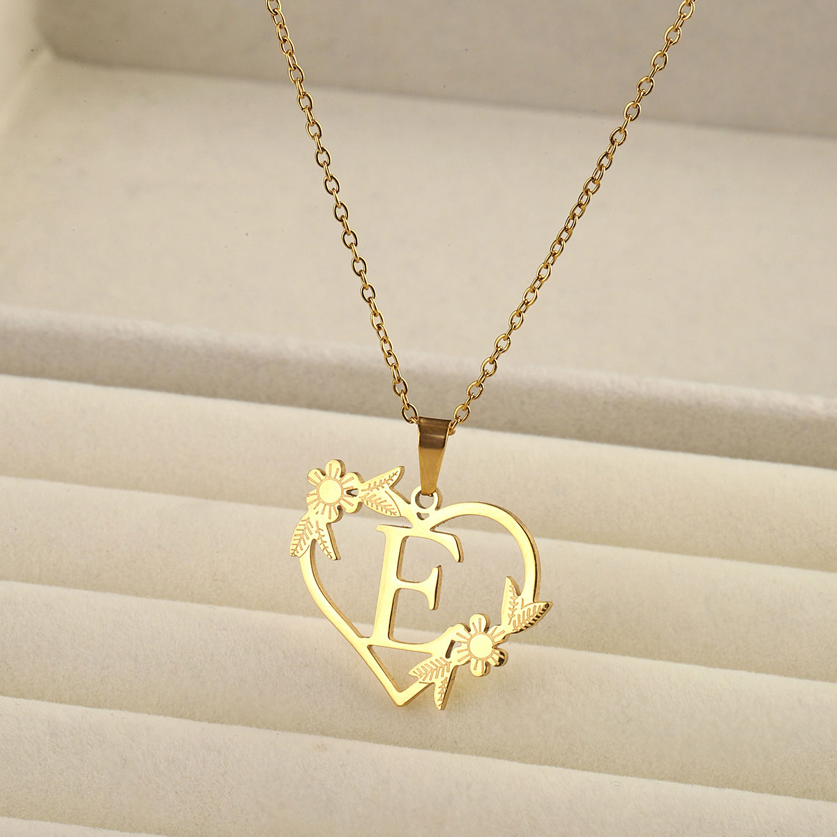 201 Stainless Steel 18K Gold Plated Simple Style Classic Style Plating Letter Heart Shape Pendant Necklace display picture 10