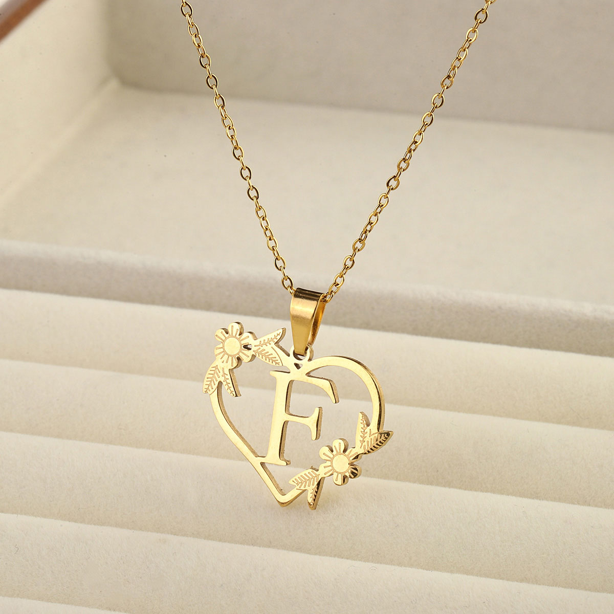 201 Stainless Steel 18K Gold Plated Simple Style Classic Style Plating Letter Heart Shape Pendant Necklace display picture 31
