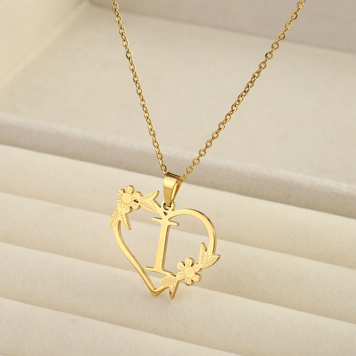 201 Stainless Steel 18K Gold Plated Simple Style Classic Style Plating Letter Heart Shape Pendant Necklace display picture 30
