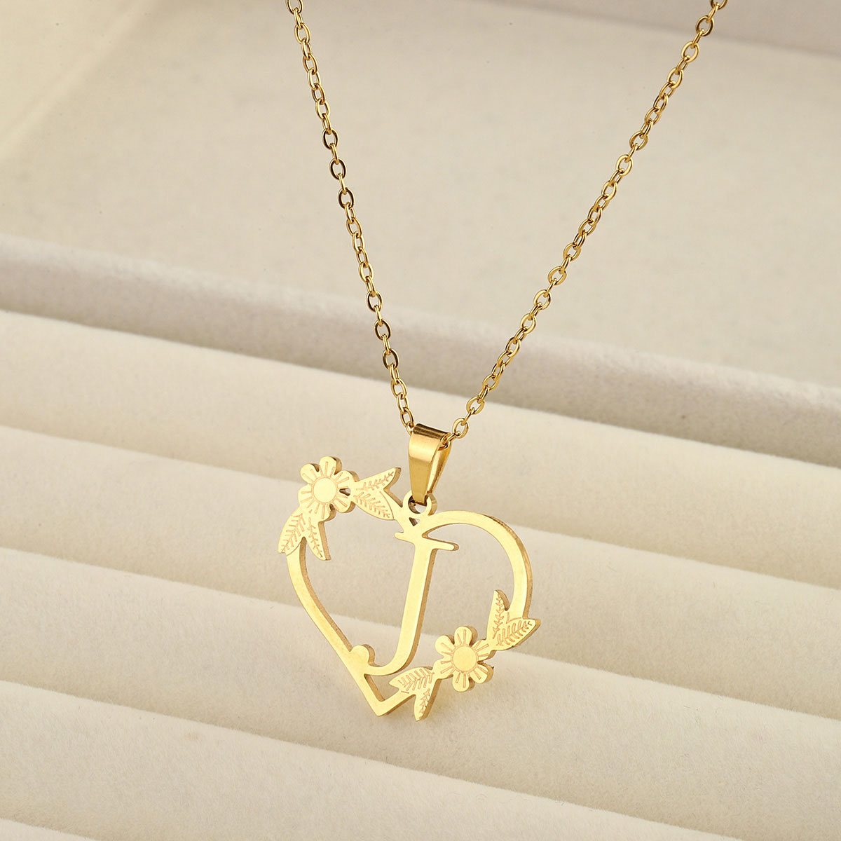 201 Stainless Steel 18K Gold Plated Simple Style Classic Style Plating Letter Heart Shape Pendant Necklace display picture 11