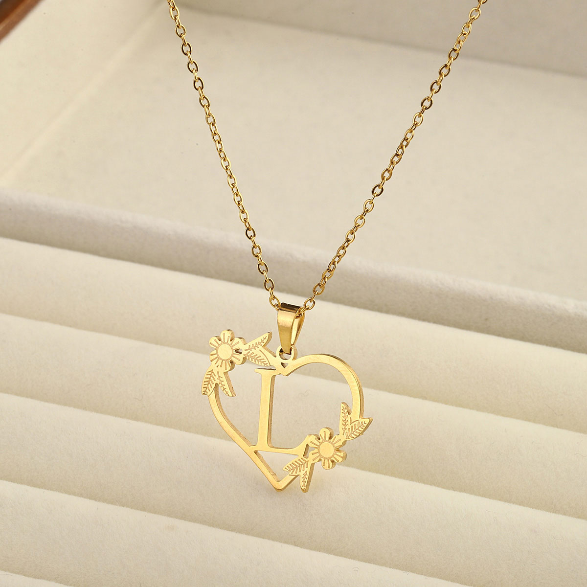 201 Stainless Steel 18K Gold Plated Simple Style Classic Style Plating Letter Heart Shape Pendant Necklace display picture 12