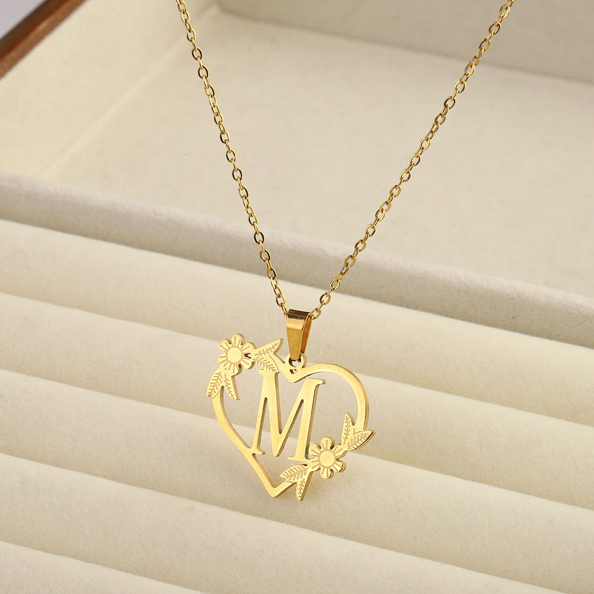 201 Stainless Steel 18K Gold Plated Simple Style Classic Style Plating Letter Heart Shape Pendant Necklace display picture 25