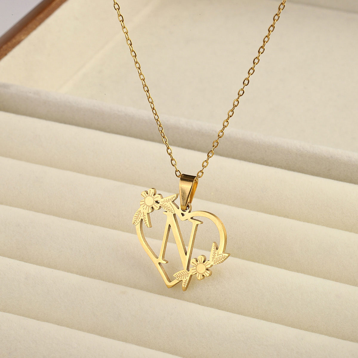 201 Stainless Steel 18K Gold Plated Simple Style Classic Style Plating Letter Heart Shape Pendant Necklace display picture 13