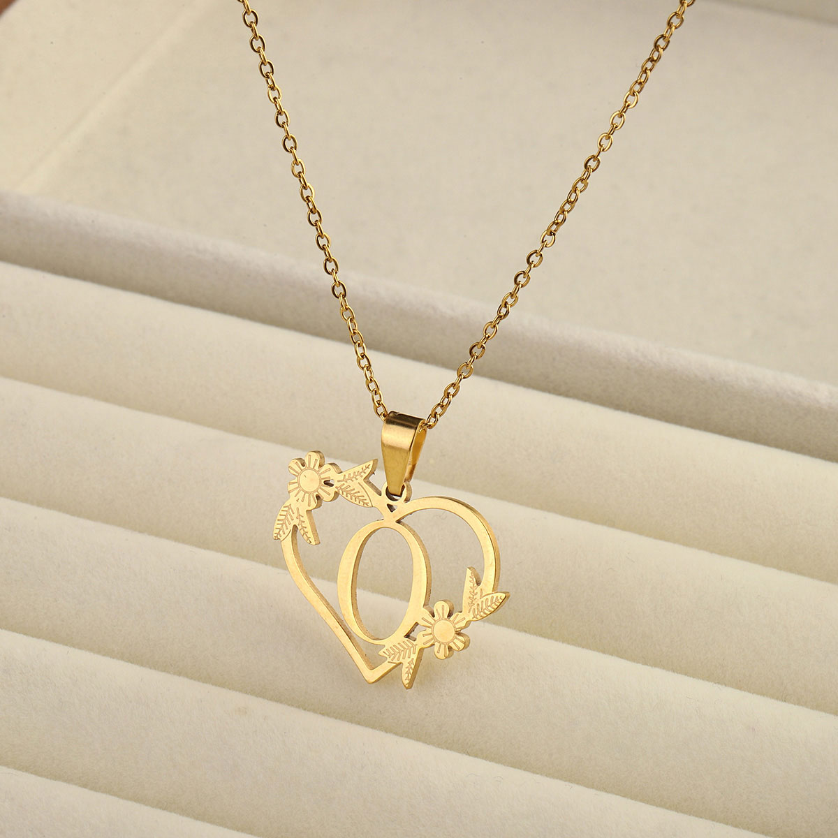 201 Stainless Steel 18K Gold Plated Simple Style Classic Style Plating Letter Heart Shape Pendant Necklace display picture 7
