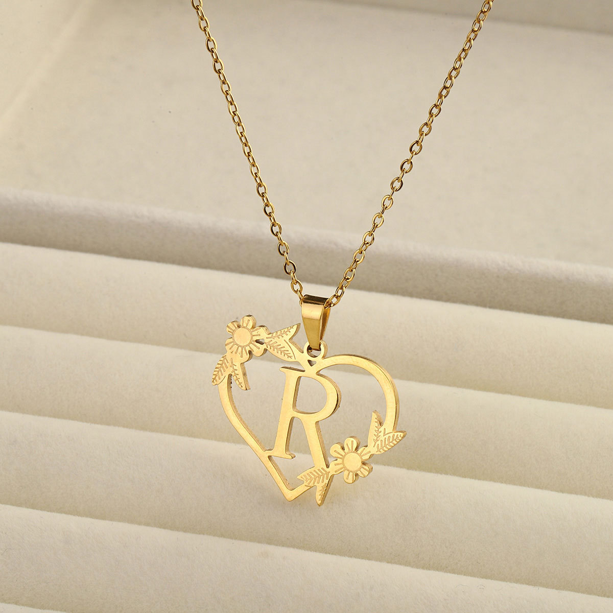 201 Stainless Steel 18K Gold Plated Simple Style Classic Style Plating Letter Heart Shape Pendant Necklace display picture 27