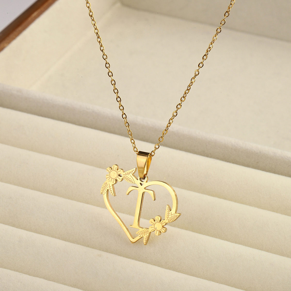 201 Stainless Steel 18K Gold Plated Simple Style Classic Style Plating Letter Heart Shape Pendant Necklace display picture 16