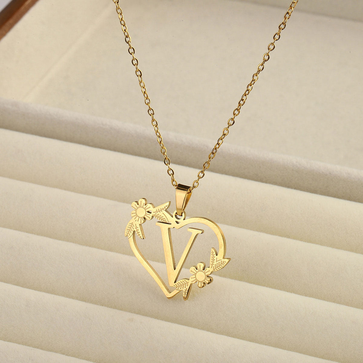 201 Stainless Steel 18K Gold Plated Simple Style Classic Style Plating Letter Heart Shape Pendant Necklace display picture 26