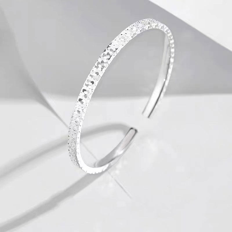 Brass 18K Gold Plated White Gold Plated Elegant Simple Style Indentation Polishing Plating Round Dots Oval Bangle display picture 3
