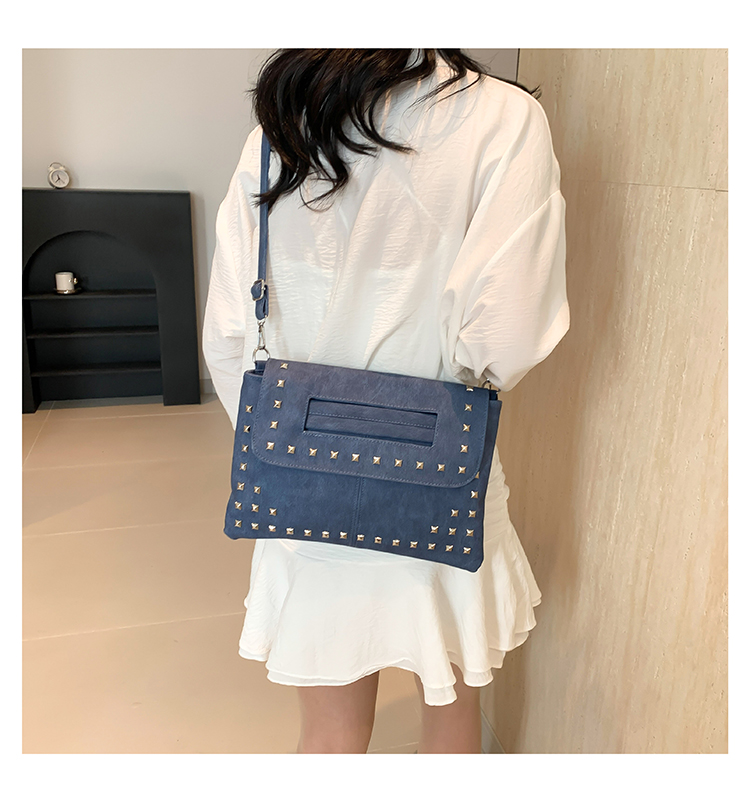 Women's Medium Pu Leather Solid Color Basic Classic Style Rivet Zipper Crossbody Bag display picture 14