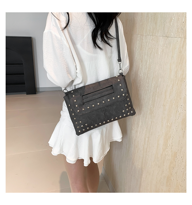 Women's Medium Pu Leather Solid Color Basic Classic Style Rivet Zipper Crossbody Bag display picture 16