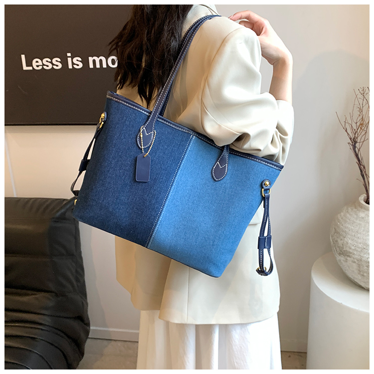 Women's Large Pu Leather Color Block Basic Sewing Thread Zipper Tote Bag display picture 13