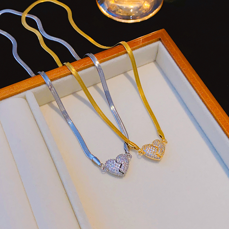 Wholesale Elegant Heart Shape 304 Stainless Steel Copper Plating Inlay 18K Gold Plated K Gold Plated Zircon Pendant Necklace display picture 2