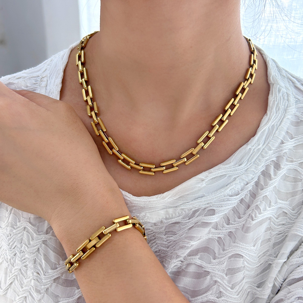 304 Stainless Steel 18K Gold Plated Vacation Solid Color Bracelets Necklace display picture 2