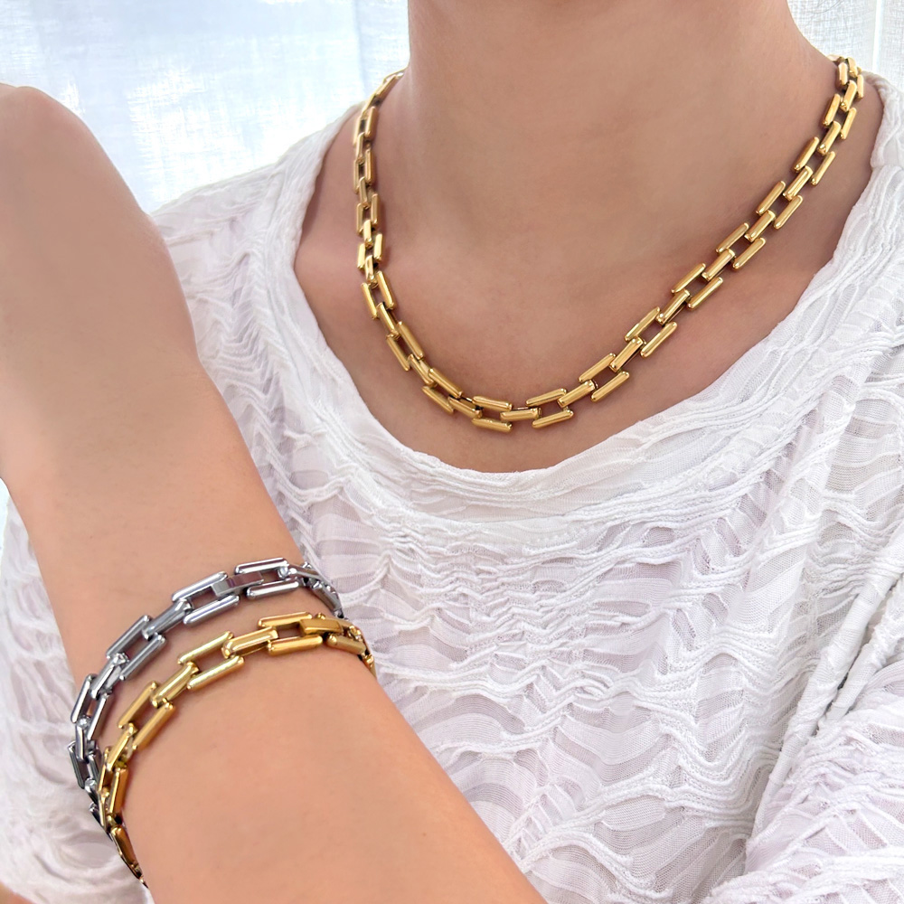 304 Stainless Steel 18K Gold Plated Vacation Solid Color Bracelets Necklace display picture 5