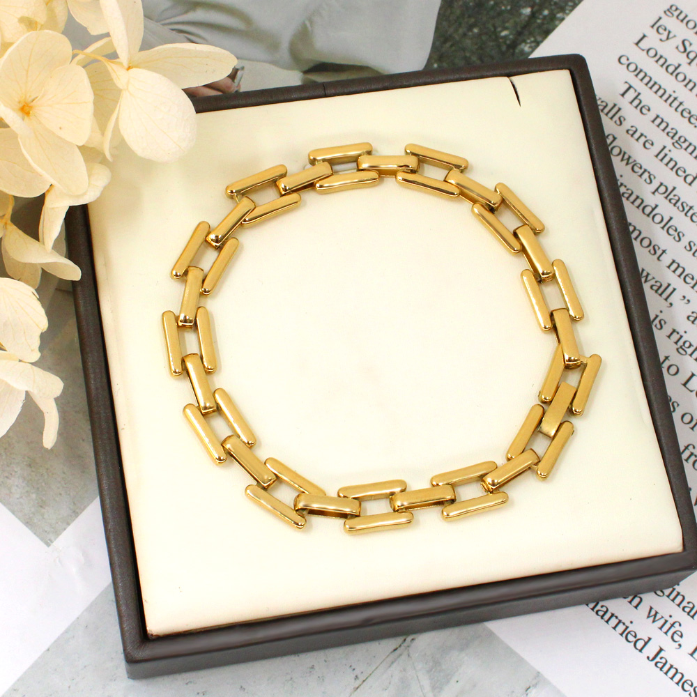 304 Stainless Steel 18K Gold Plated Vacation Solid Color Bracelets Necklace display picture 12