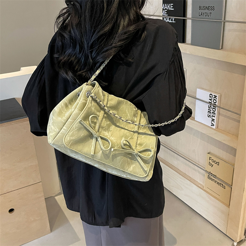 Women's Pu Leather Clouds Classic Style Sewing Thread Flip Cover Shoulder Bag Chain Bag display picture 4