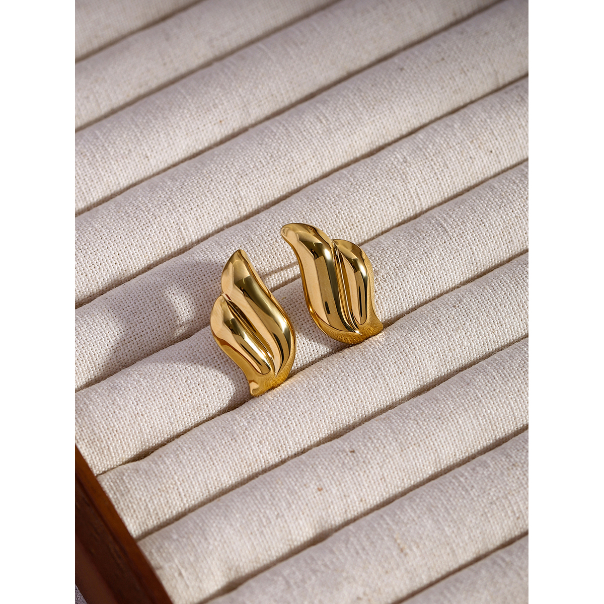 1 Pair Simple Style Classic Style Wings Plating 304 Stainless Steel 18K Gold Plated Ear Studs display picture 10