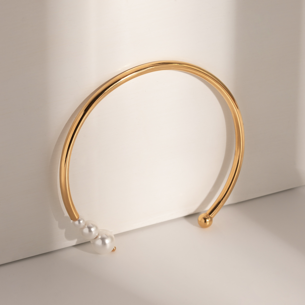 IG Style Solid Color 304 Stainless Steel Imitation Pearl 18K Gold Plated Bangle In Bulk display picture 2
