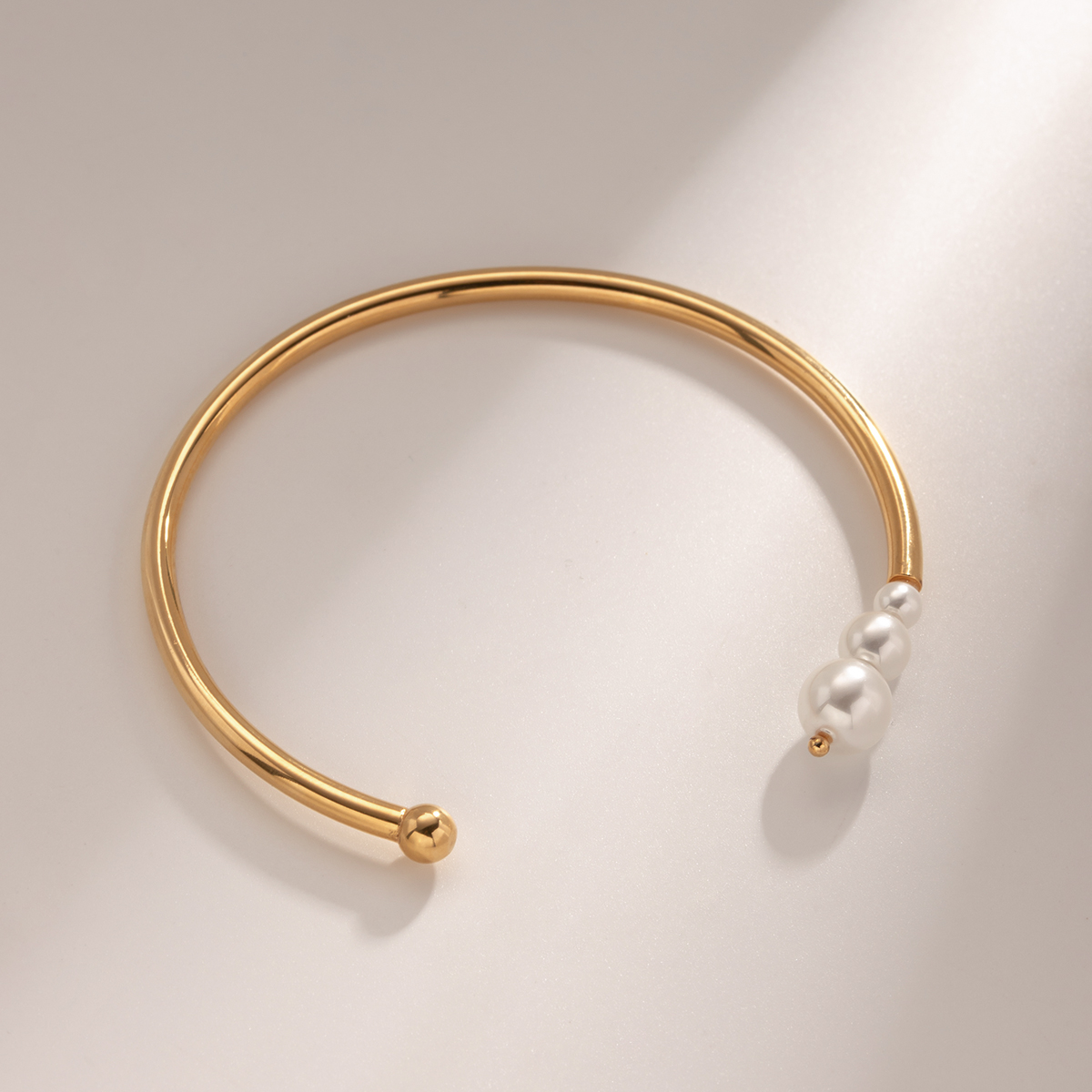 IG Style Solid Color 304 Stainless Steel Imitation Pearl 18K Gold Plated Bangle In Bulk display picture 5