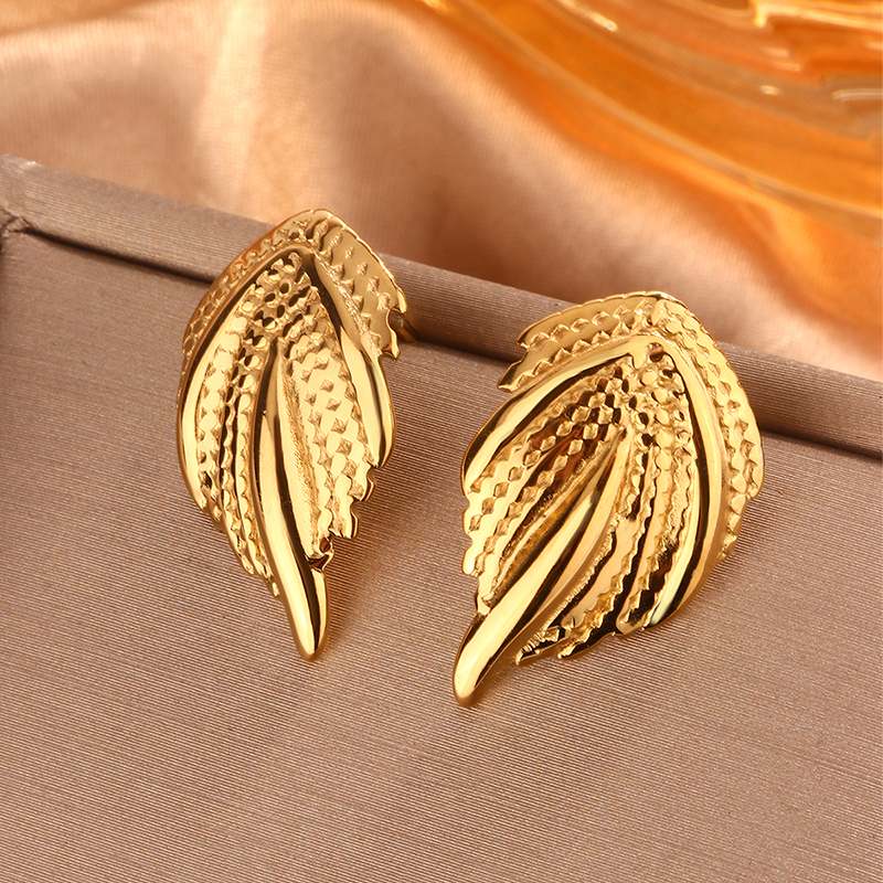 1 Pair Simple Style Sector Leaves Heart Shape Pleated 304 Stainless Steel 18K Gold Plated Ear Studs display picture 15