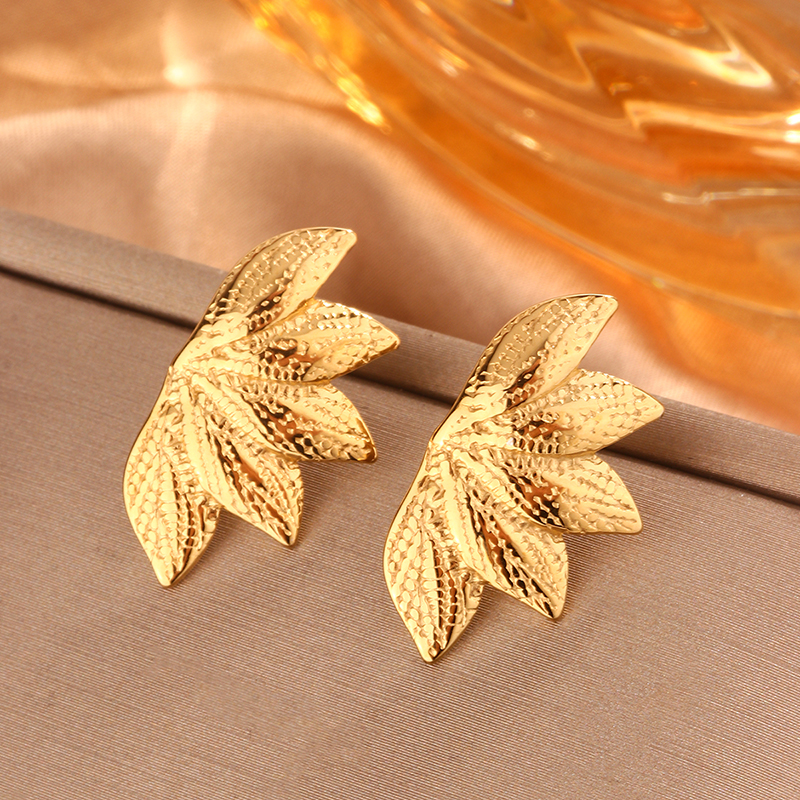 1 Pair Simple Style Sector Leaves Heart Shape Pleated 304 Stainless Steel 18K Gold Plated Ear Studs display picture 11