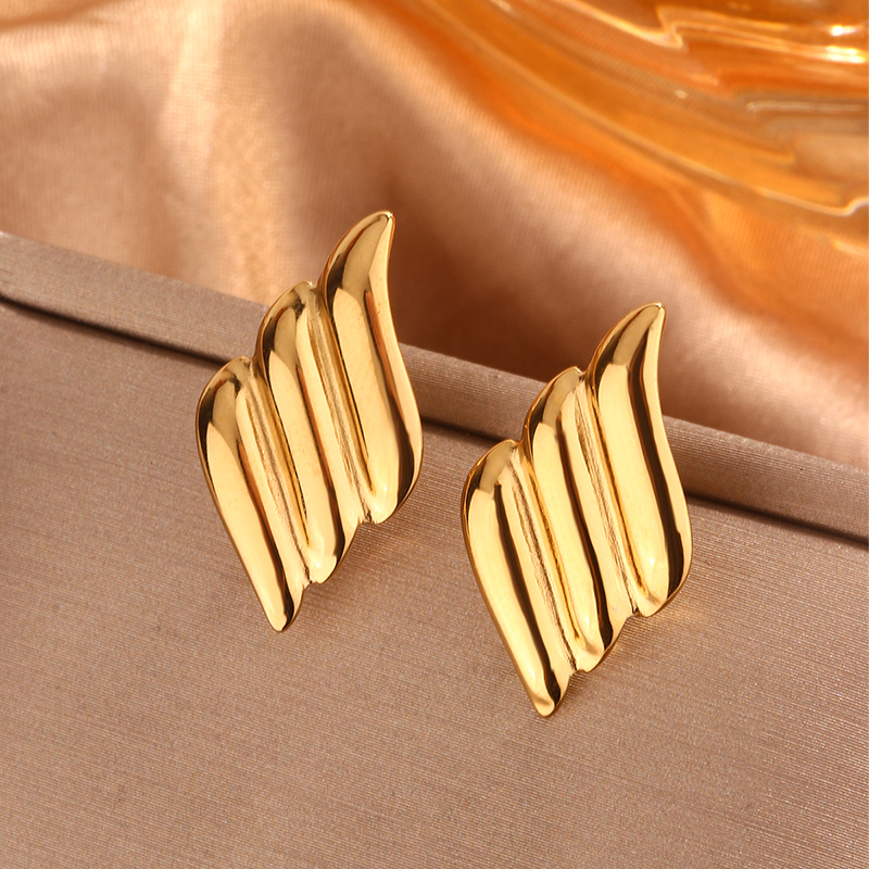 1 Pair Simple Style Sector Leaves Heart Shape Pleated 304 Stainless Steel 18K Gold Plated Ear Studs display picture 5
