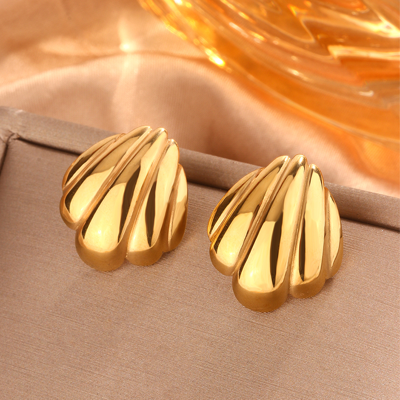 1 Pair Simple Style Sector Leaves Heart Shape Pleated 304 Stainless Steel 18K Gold Plated Ear Studs display picture 4