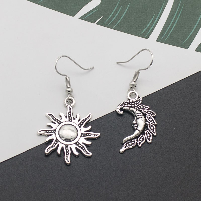 1 Pair Hip-Hop Retro Punk Sun Moon Plating Alloy Drop Earrings display picture 1