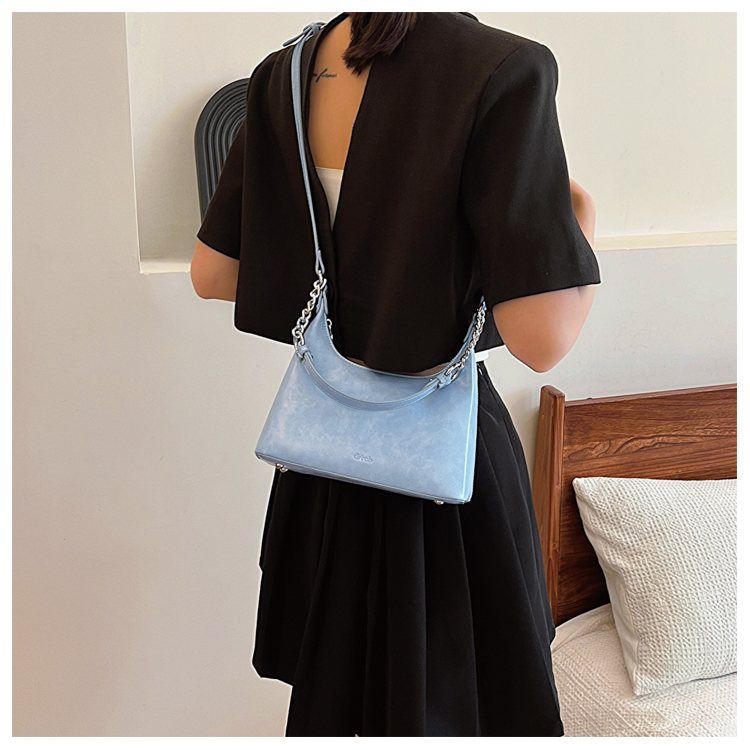 Women's Pu Leather Solid Color Classic Style Sewing Thread Zipper Shoulder Bag display picture 3