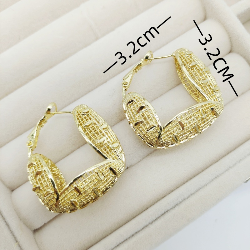 1 Pair Elegant Lady Streetwear Flower Alloy 18K Gold Plated Hoop Earrings display picture 7