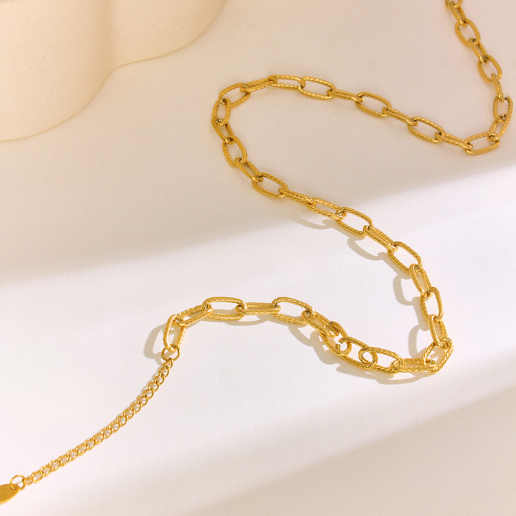 304 Stainless Steel 18K Gold Plated Elegant Simple Style Solid Color Necklace display picture 4