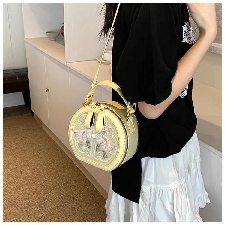 Women's Pu Leather Printing Solid Color Elegant Zipper Handbag display picture 6
