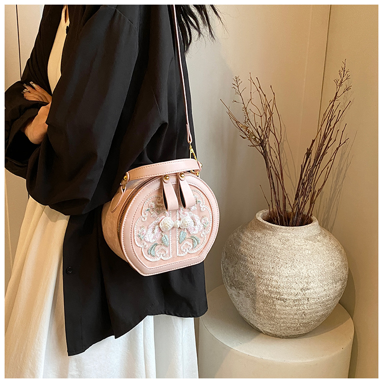 Women's Pu Leather Printing Solid Color Elegant Zipper Handbag display picture 7