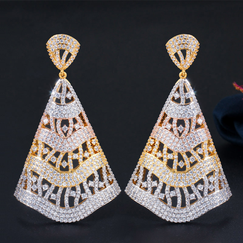 1 Pair Elegant Vintage Style Geometric Hollow Out Inlay Copper Zircon Drop Earrings display picture 7