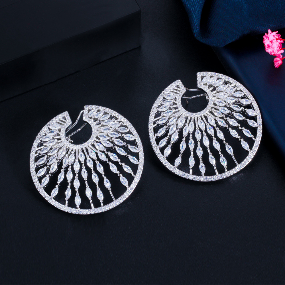 1 Pair Vintage Style Vacation Artistic Circle Hollow Out Inlay Copper Zircon Earrings display picture 6