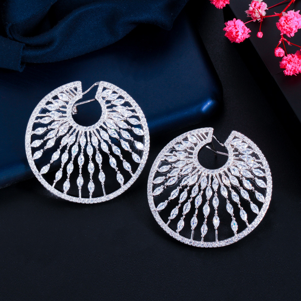 1 Pair Vintage Style Vacation Artistic Circle Hollow Out Inlay Copper Zircon Earrings display picture 3