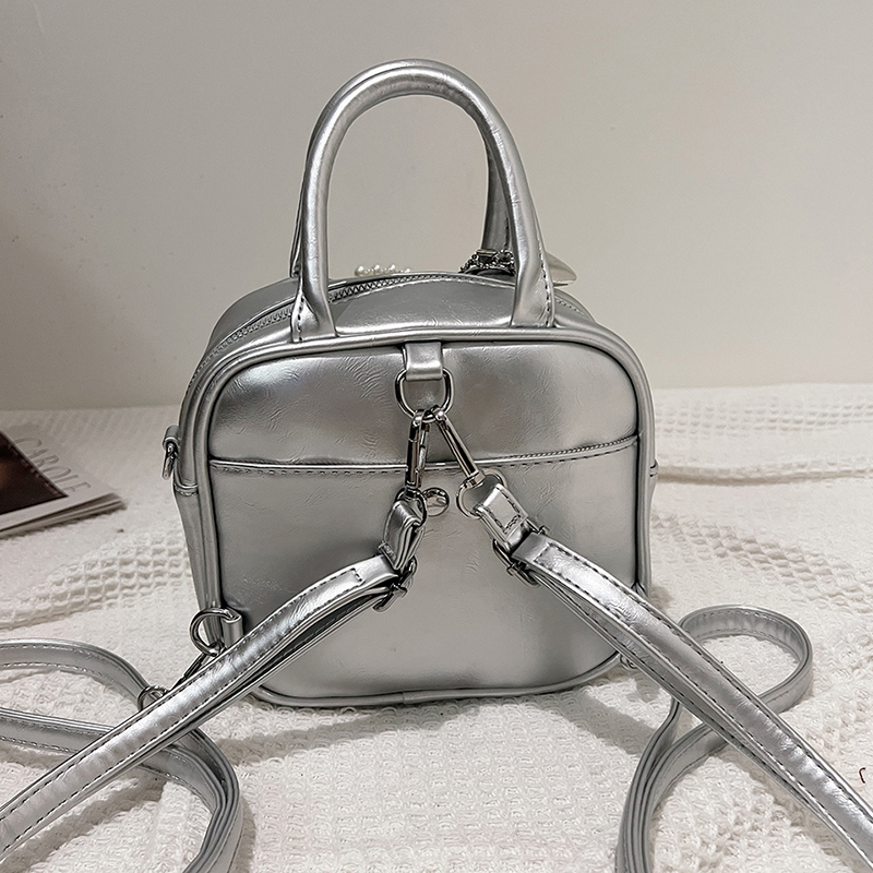 Women's Pu Leather Heart Shape Bow Knot Cute Sewing Thread Zipper Handbag Crossbody Bag display picture 9