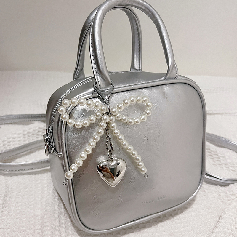 Women's Pu Leather Heart Shape Bow Knot Cute Sewing Thread Zipper Handbag Crossbody Bag display picture 8