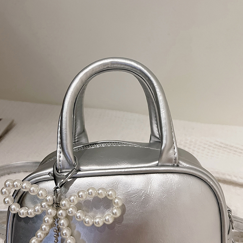 Women's Pu Leather Heart Shape Bow Knot Cute Sewing Thread Zipper Handbag Crossbody Bag display picture 2