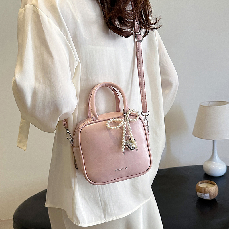 Women's Pu Leather Heart Shape Bow Knot Cute Sewing Thread Zipper Handbag Crossbody Bag display picture 14