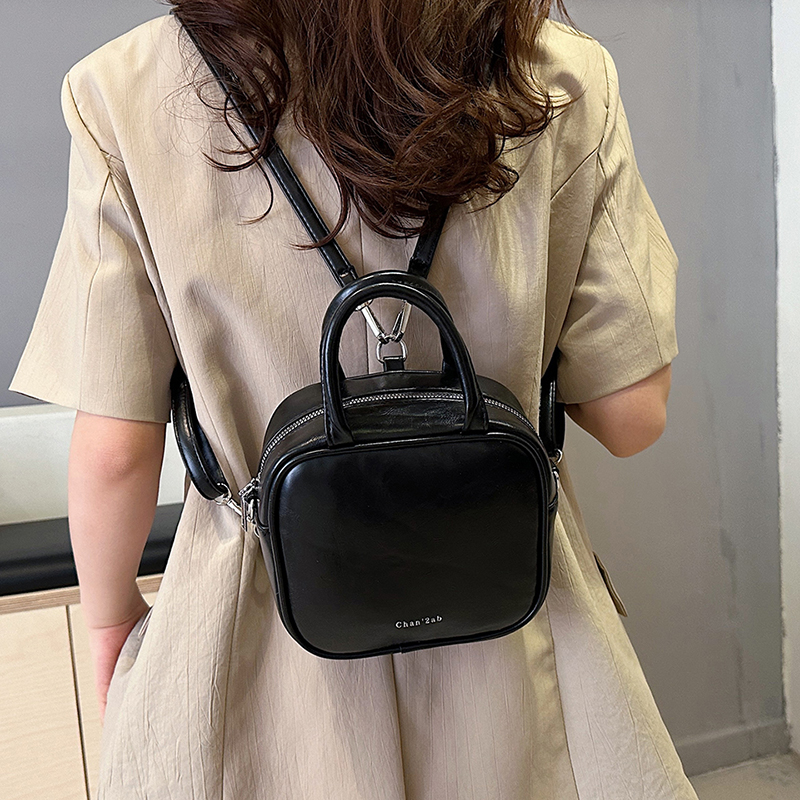 Women's Pu Leather Heart Shape Bow Knot Cute Sewing Thread Zipper Handbag Crossbody Bag display picture 15