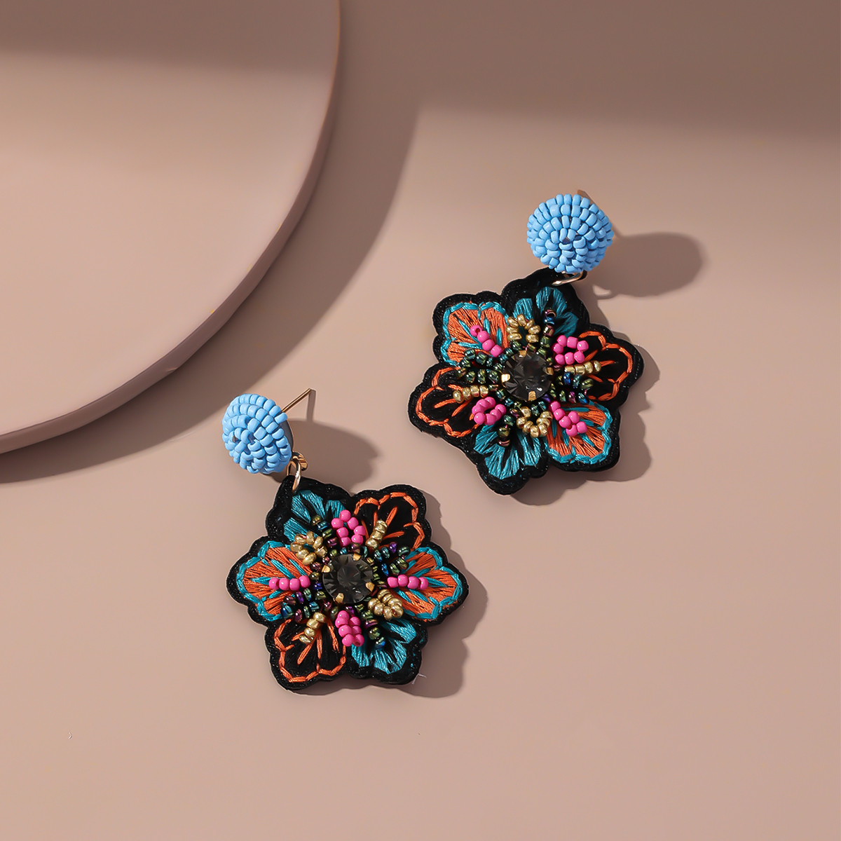 1 Pair Ethnic Style Commute Flower Beaded Embroidery Inlay Cloth Glass Rhinestones Drop Earrings display picture 4