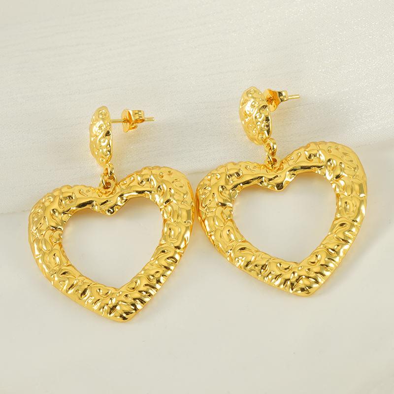 1 Pair Elegant Lady Modern Style Heart Shape Solid Color 304 Stainless Steel Titanium Steel Titanium Steel 18K Gold Plated Drop Earrings display picture 1