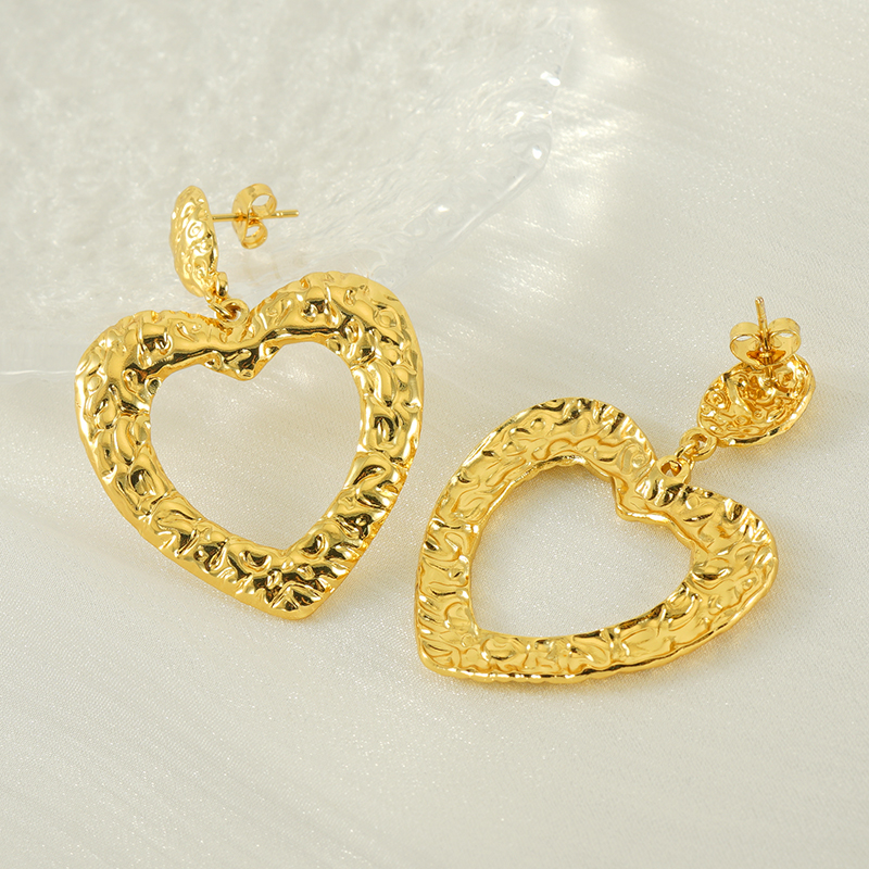 1 Pair Elegant Lady Modern Style Heart Shape Solid Color 304 Stainless Steel Titanium Steel Titanium Steel 18K Gold Plated Drop Earrings display picture 2