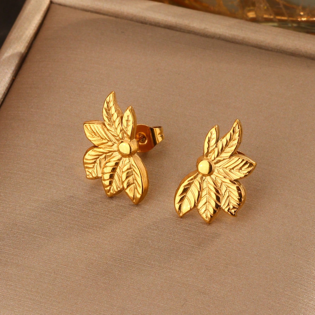 1 Pair Cute Flower Polishing 304 Stainless Steel 18K Gold Plated Ear Studs display picture 2