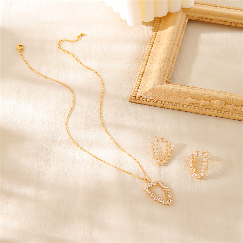 Cobre Chapados en oro de 18k Elegante Señora Nupcial Embutido Piñas Circón Aretes Collar display picture 2
