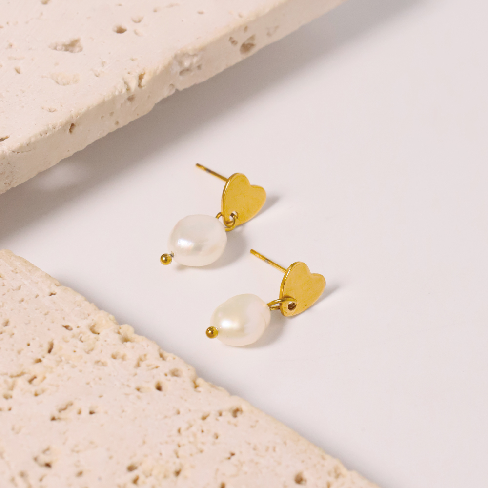 1 Pair Simple Style Classic Style Solid Color Plating Inlay Titanium Steel Pearl 18K Gold Plated Drop Earrings display picture 1